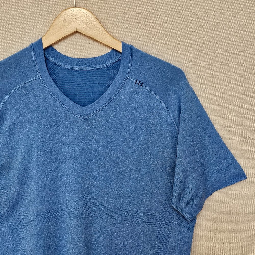 Lululemon Athletica V Neck Short Sleeve Tee M